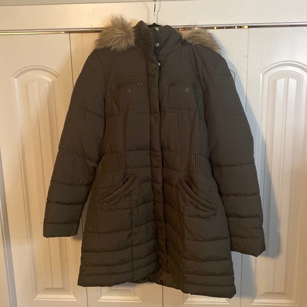 Esprit long puffer - Olive green - size Large
